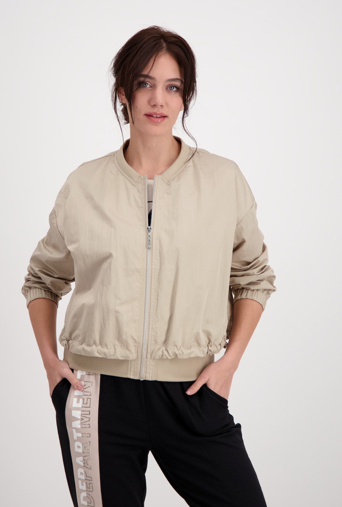 Shop Cropped Indoor Jacket with Zipper | Sandstone - Monari