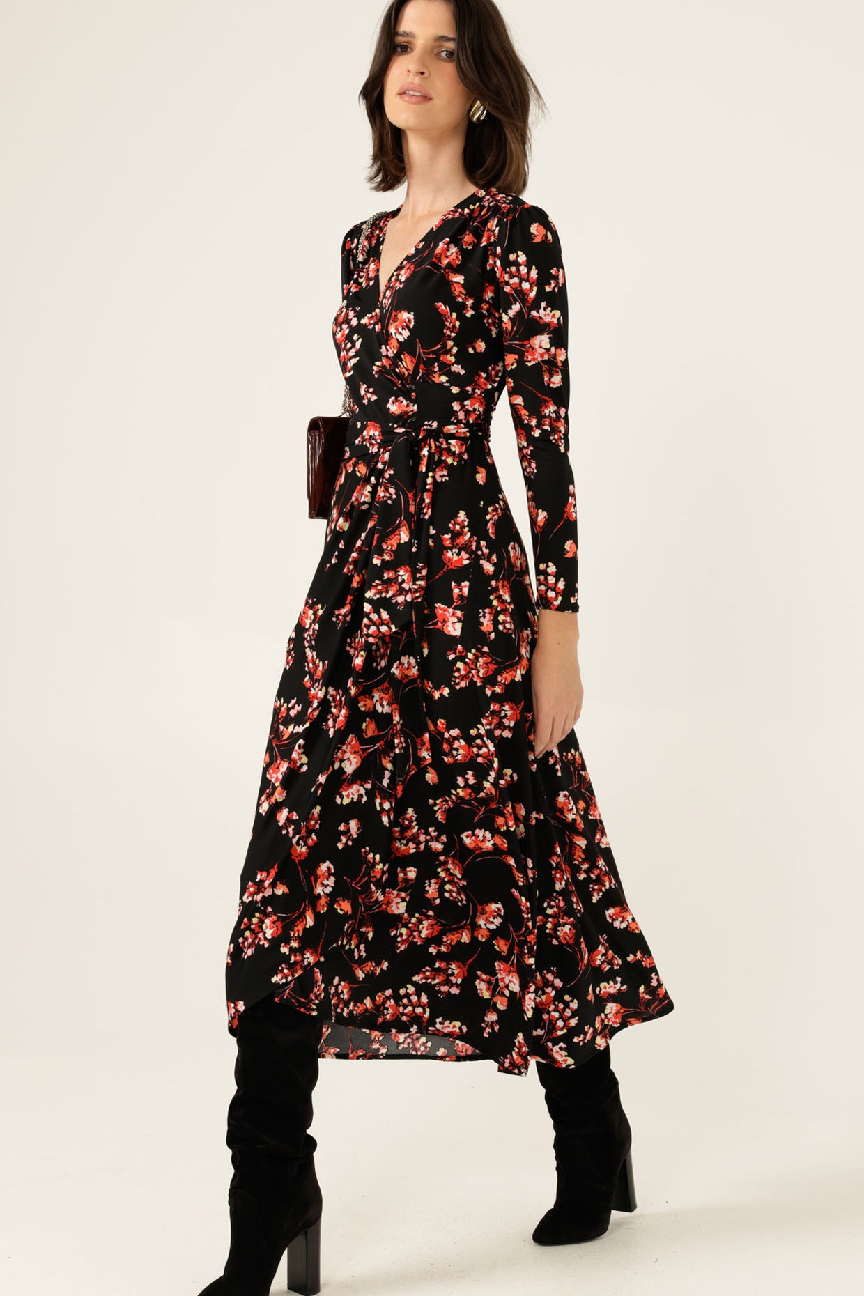 LR_REEDWRAPDRESSINBLACKPINKFLORAL63_MADIA25.jpg