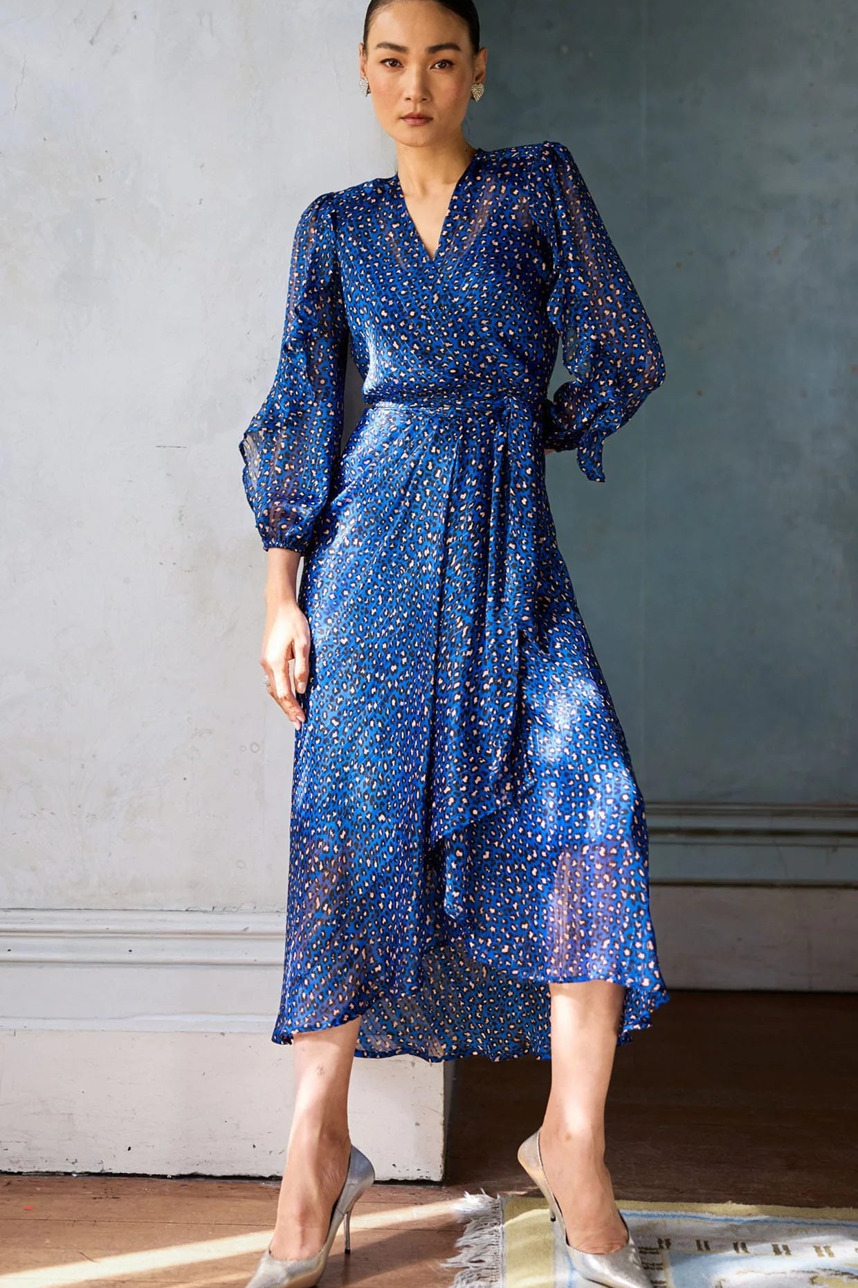 LR_SHONAMIDIDRESSW26CAMPAIGN78_TRANW26_1240x_48e1bfca-96ab-4b6c-bc48-450ba660867c.webp