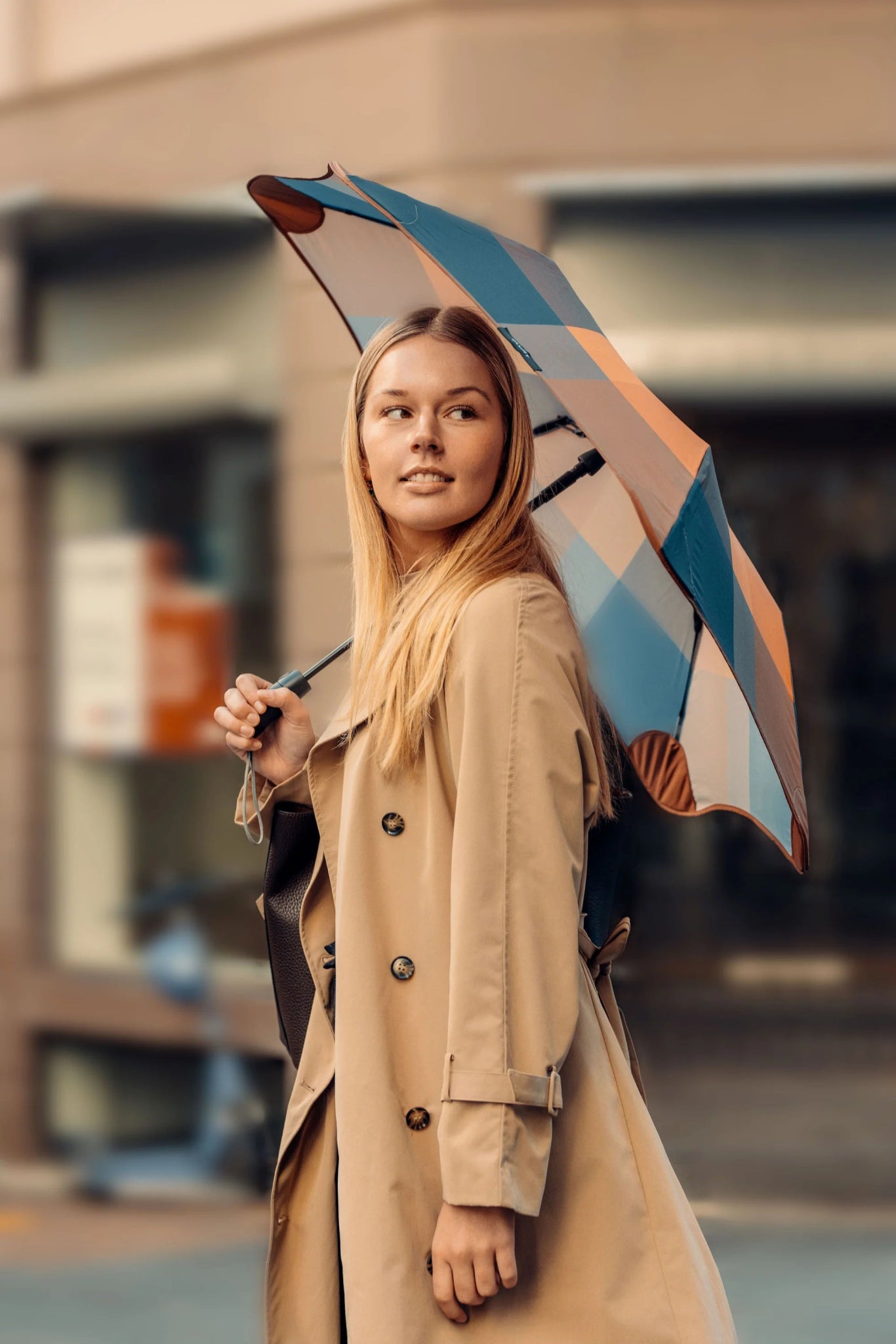 Shop Blunt Metro X Gingerbread Umbrella - Blunt Umbrella