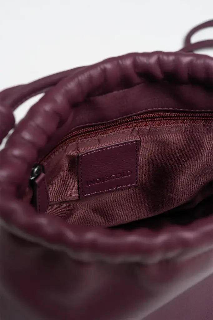 Shop Indi & Cold Bolsos Gathered Bucket Leather Bag - Indi & Cold