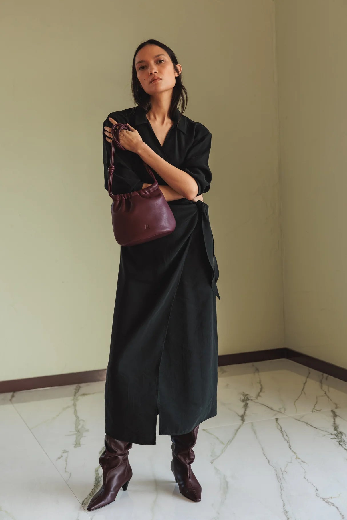 Shop Indi & Cold Bolsos Gathered Bucket Leather Bag - Indi & Cold
