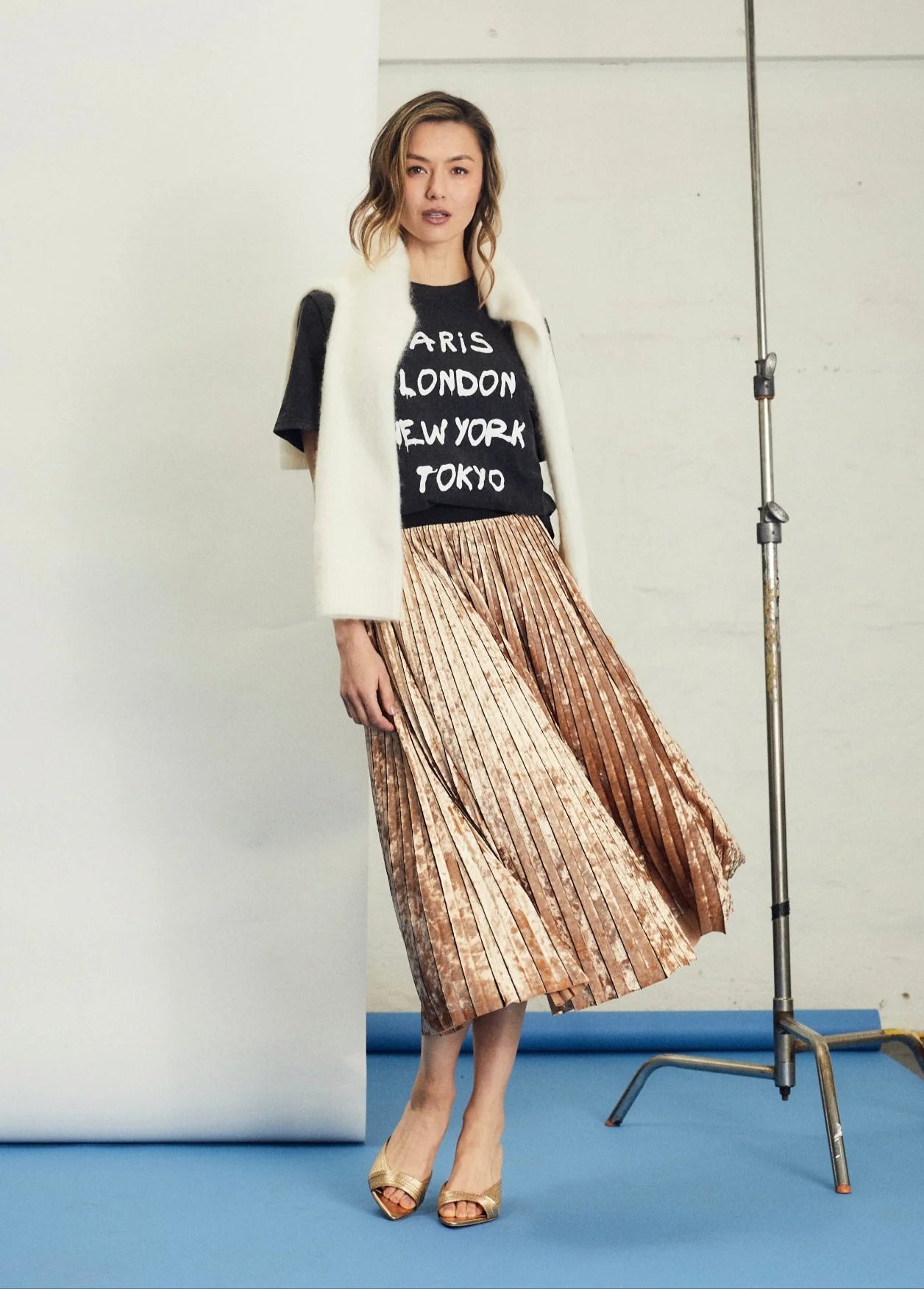 Shop Lana Vintage Tee - Noir Cities - We Are The Others