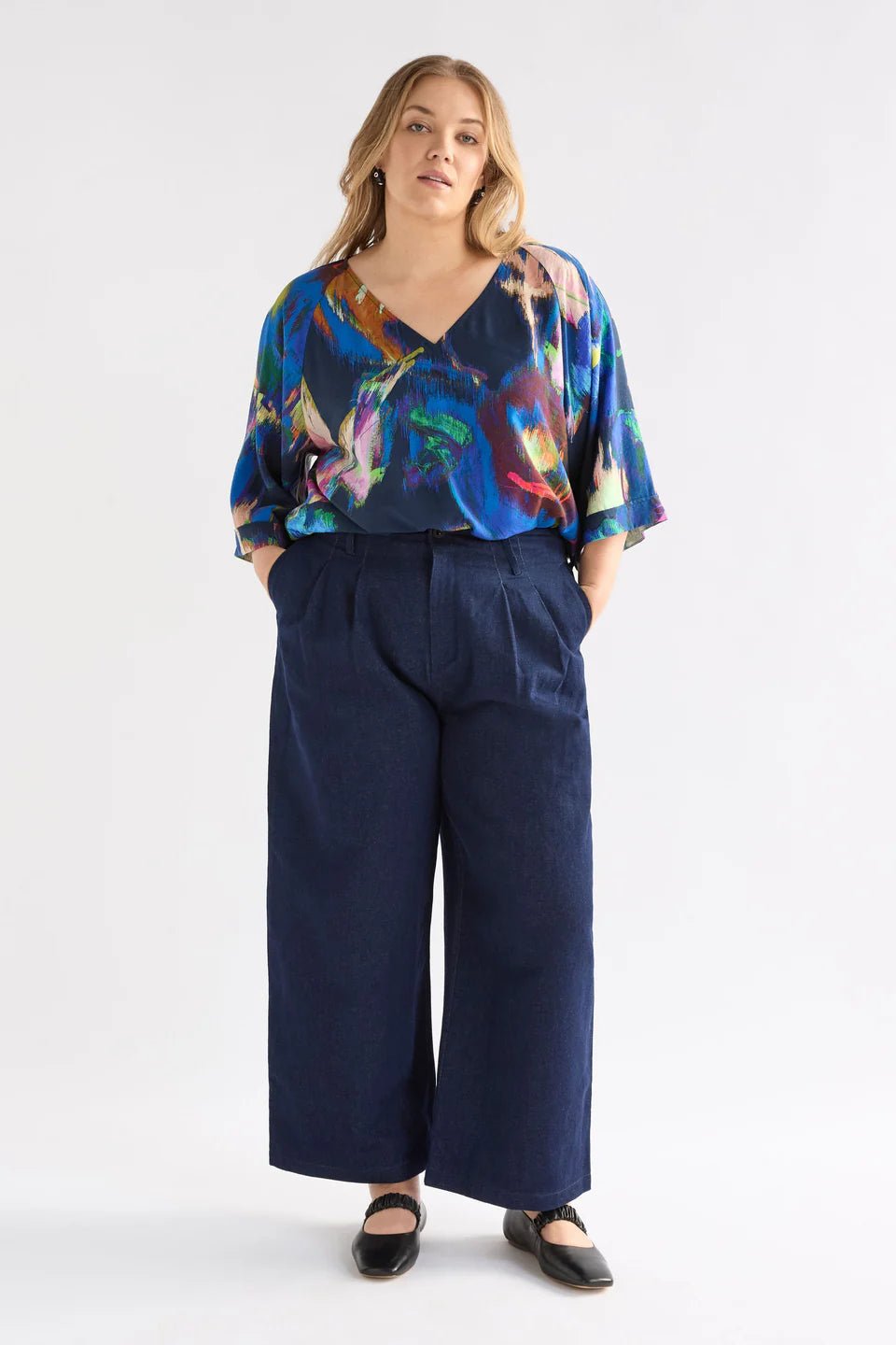 Shop Moda V Neck Top - Elk The Label