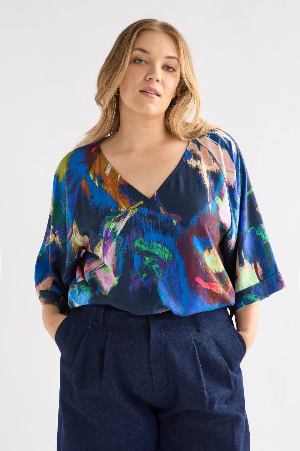 Shop Moda V Neck Top - Elk The Label