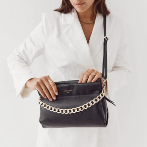 Shop Esther Black Chain Leather Handbag | Black - Vestirsi